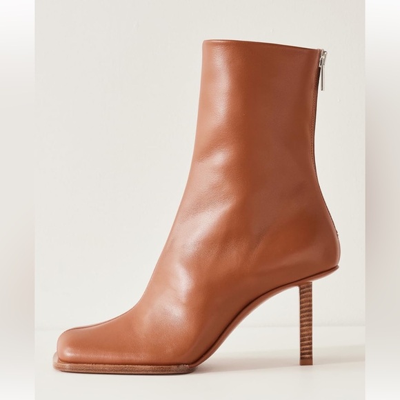 Jacquemus Tan Square Toe Boots - Picture 14 of 16